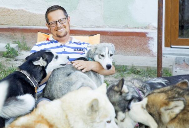 Egy boldog luxemburgi, aki Bécset és Pozsonyt egy százéves házra cserélte az irtványokban