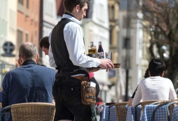 Jótanács idénymunkás diákoknak: Így kaphattok kivételt a járulékfizetés alól