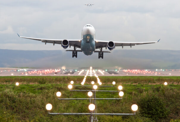 Harmadával csökkenhet a légi közlekedés a klímaváltozás miatt