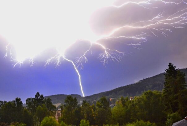 Hova rejtőzzünk a villámcsapás elől?