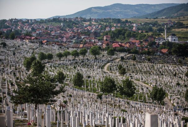Srebrenica: 22 éve kezdődött a II. világháborút követő legsúlyosabb európai népirtás