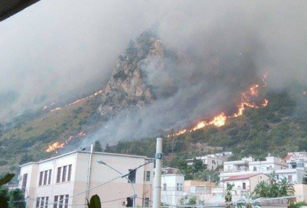 Ezúttal Szicílián és Calabriában pusztít az erdőtűz