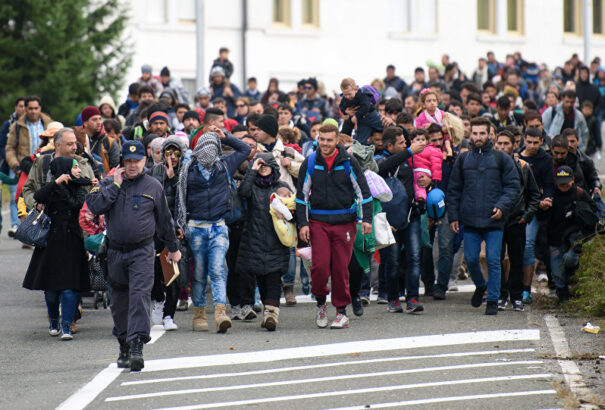 Bolgár védelmi miniszter: Ha szükséges, fegyverekkel kell megvédeni Európa határait