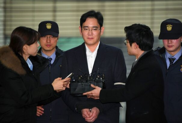 Tizenkét év börtönt kaphat a Samsung vezetője