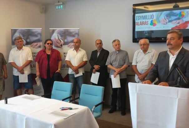 Dunaszerdahelyen elrajtolt az EU-s méretű aláírásgyűjtés