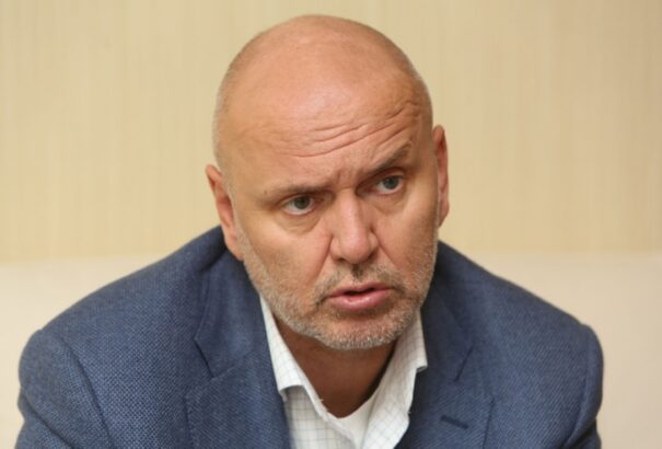 Világi Oszkár: Szélmalomharc