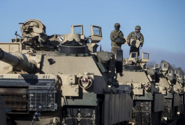 Ismét katonai konvoj halad keresztül Szlovákián