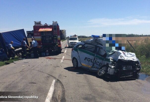 Súlyos baleset a Komáromi járásban, két rendőr meghalt