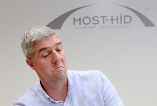 Lukáš Krivošík: Az MKP veszélyezteti a Most-Híd parlamentben maradását