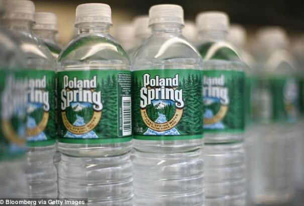 Hatalmas ásványvízbotrány borzolja a kedélyeket Amerikában