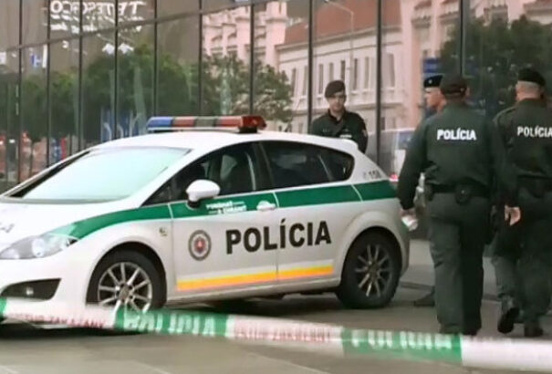 Hivatalos: Nem hibáztak a rendőrök, akiktől meglógott két marokkói migráns a schwechati reptéren