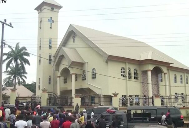 VIDEÓ: Vérengzés a katolikus templomban Nigériában. Legalább 11 halott