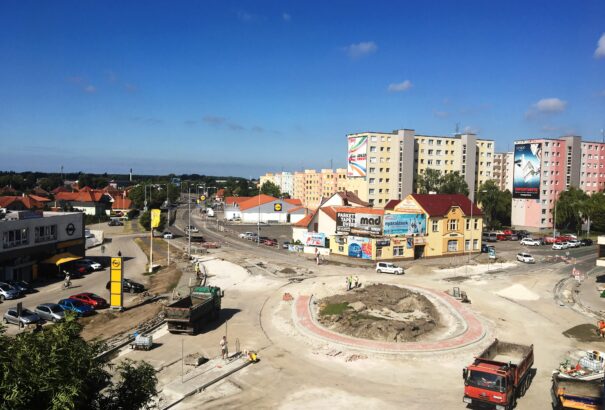 Dunaszerdahely: A kánikula ellenére ütemterv szerint halad a körforgalom átépítése