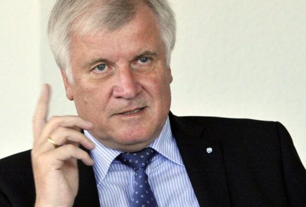 Bajor miniszterelnök: Brüsszelnek nem beszélnie kell, hanem cselekedni