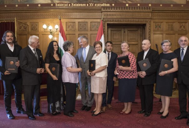 Felvidéki gyógypedagógus és énekes is kapott idén Külhoni Magyarságért Díjat