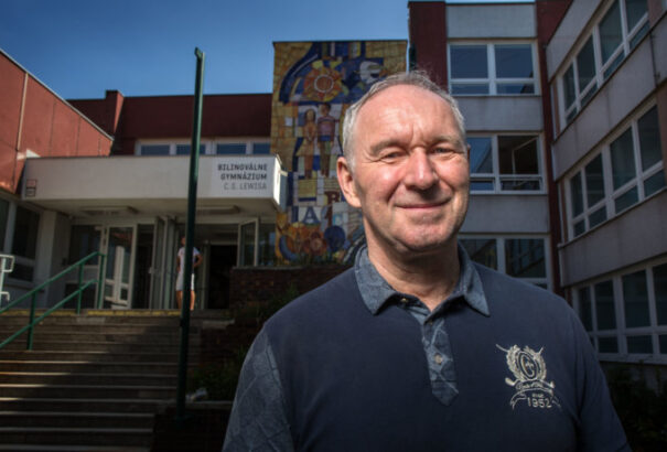 Bezák ügyét 50 évre jegelte a Vatikán. Az egykori nagyaszombati érsek gimnáziumi tanárként folytatja