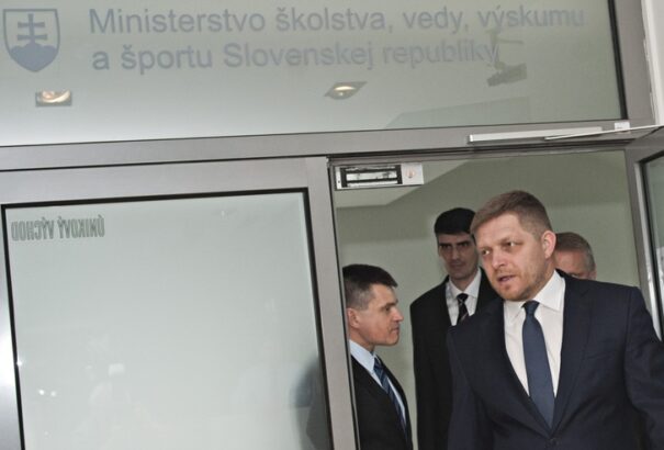 Robert Fico visszahívja Peter Plavčan oktatásügyi minisztert
