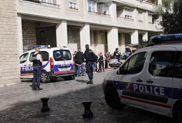 Katonákba hajtott egy gépkocsi Párizsban – 6 sebesült