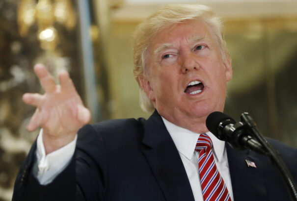 Trump: mindkét oldal hibáztatható az erőszakért Charlottesville-ben