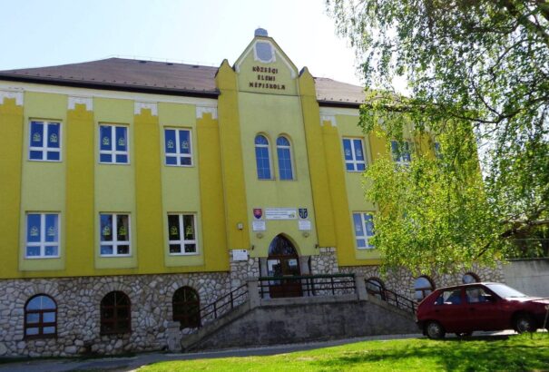 Öntsünk végre tiszta vizet a pohárba – A muzslai iskolaügy háttere