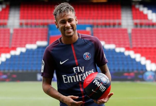 Egymásnak esett Neymar és az FC Barcelona