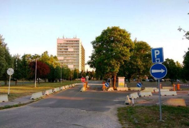 Máshol eltörölték, az érsekújvári kórháznál háromszor többet fizethetünk a parkolásért