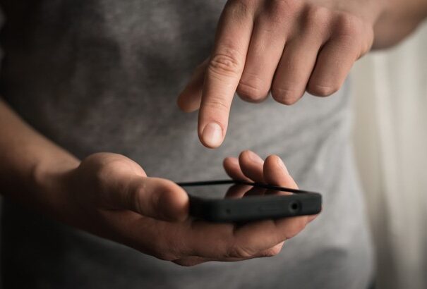 Megint csalók betyárkodnak a mobilszolgáltatók ügyfeleivel