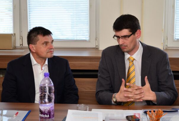 SaS: Az oktatásügyi tárca botrányáért a Most-Híd és a Smer államtitkárai is felelősek