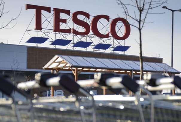 Totális sztrájkra készülnek a magyarországi Tesco dolgozói