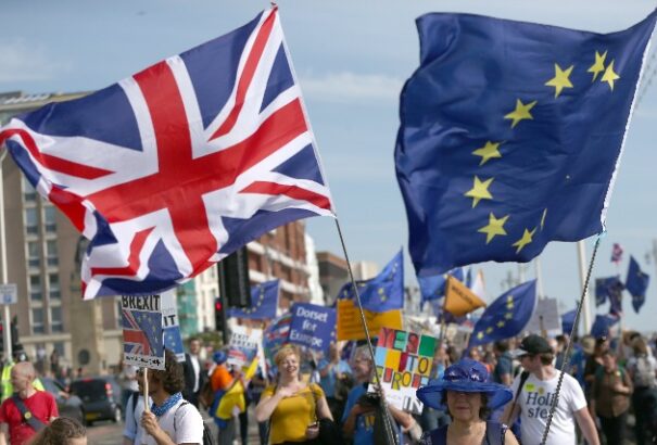 London szabadkozik: a brexit után is biztosítják az uniós polgárok jogait