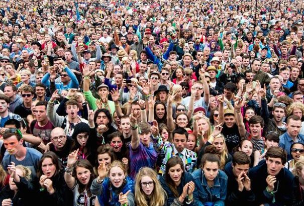 Felmérés: A fiatalok kirekesztettnek érzik magukat, a politikusoknak pedig nem hisznek