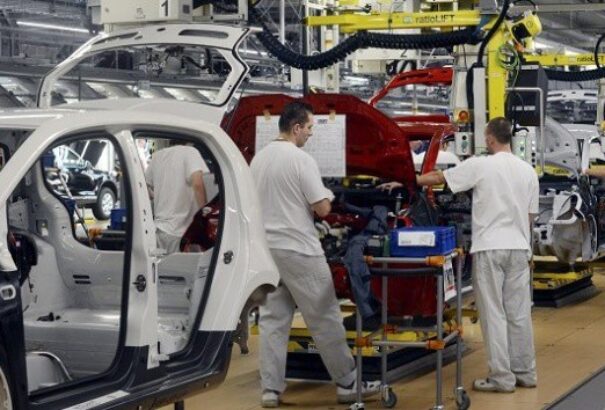 Félmillió munkavállaló keres kevesebbet 449 eurónál, utcára vonul egy szakszervezet