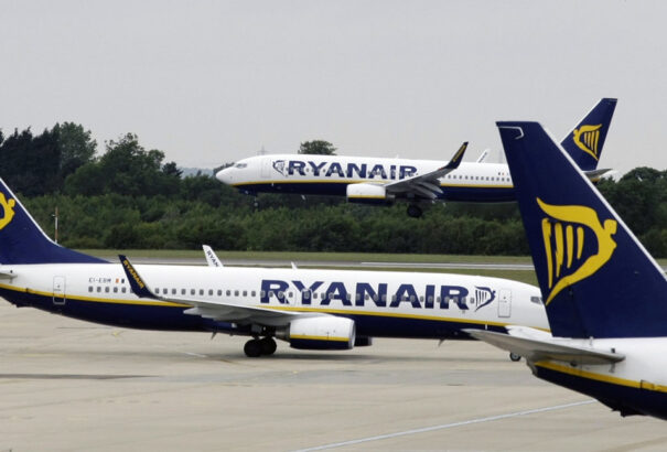 A Ryanair a Pozsonyból induló járatait is törölte. Így kérhetünk kártérítést