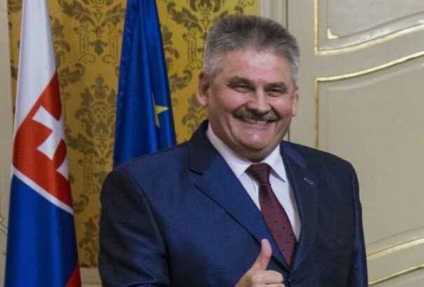 A parlament döntött, Richter marad a helyén