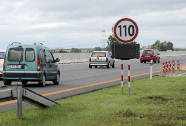 A Pozsony-Kassa autópálya befejezését megint kitolják. A 2026-os határidő „nem reális”