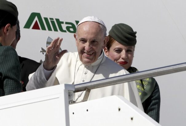 Irma letérítette a pápát útjáról