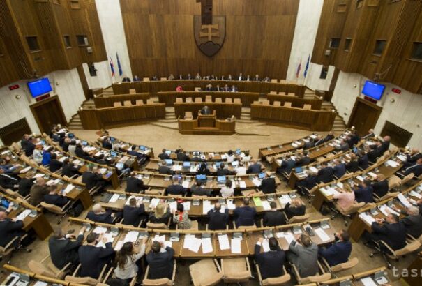 AKO-felmérés: Erősödött a Smer, stagnál a Most-Híd