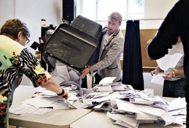 Norvégiában tartanak a hackerektől, a szavazatokat kézzel számolják majd