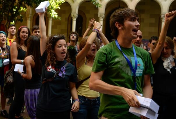 Katalán függetlenségi népszavazás: Kampánygyűléseken osztogatják a szavazólapokat