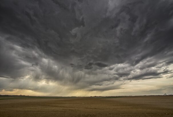 Borongós és csapadékos lesz a kedd