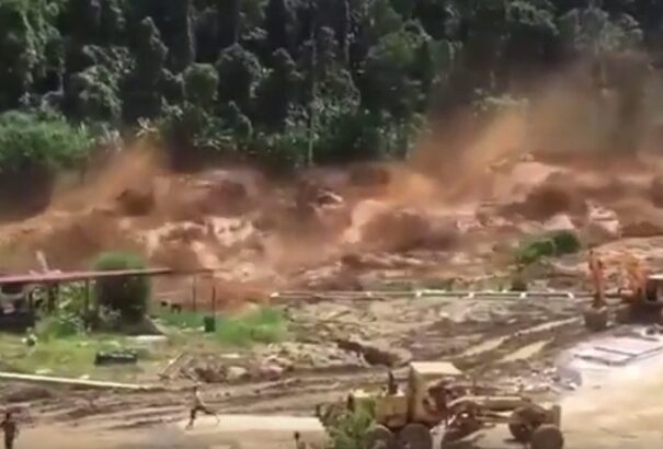 VIDEÓ: Átszakadt egy félig kész gát Laoszban, brutális pusztítást végzett