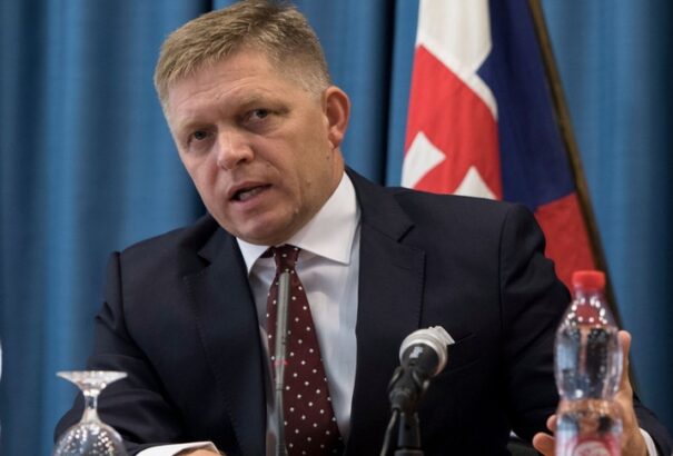Fico üzent: ha megszavazzák Richter visszahívását, bukik a kormány