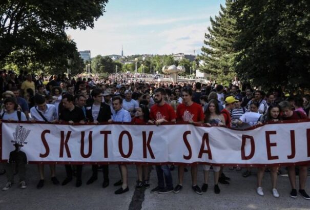 Szeptemberben Pozsonyban és Prágában is lesz korrupcióellenes tüntetés