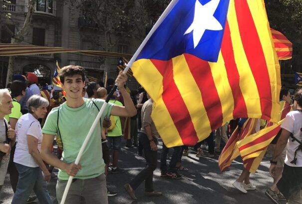 Százezrek vonultak utcára Barcelonában a függetlenség nevében