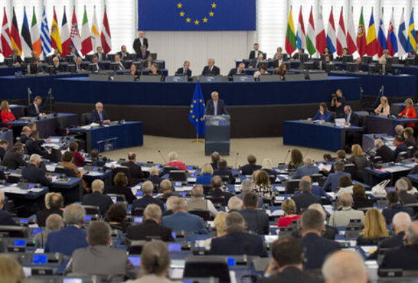 Őry Mariann: Egyenlők és egyenlőbbek