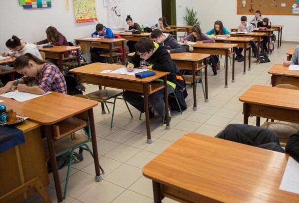 Betiltják a magyar nyelvű oktatást Kárpátalján