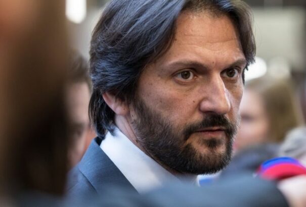 A diákok mellett az ellenzék is megpróbálja leváltani Kaliňákot