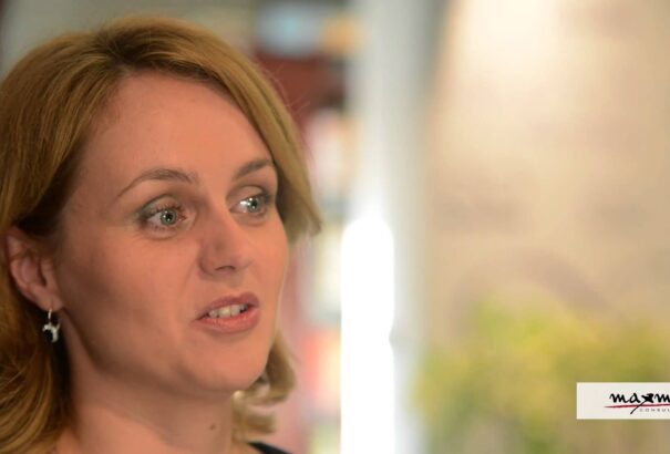 Orsolya Véghová: Anya, tudsz róla, hogy a „magyar“ szitokszó?