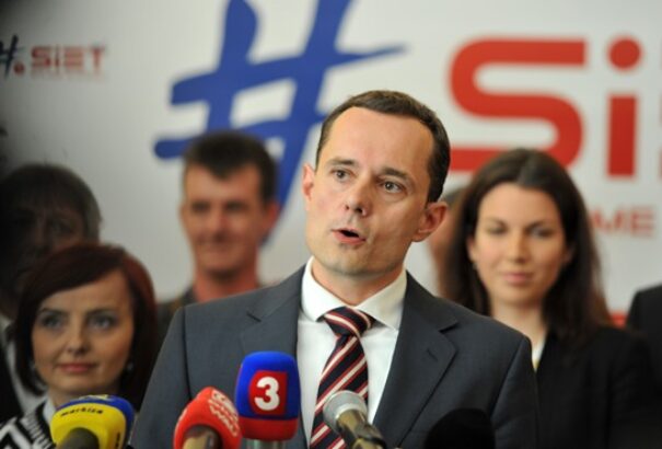 A #Sieť, az SNS és az MKP tartozott a legeladósodottabb pártok közé 2015-ben