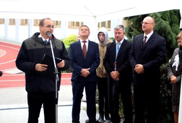 Választási kampány a komáromi gimnáziumban?